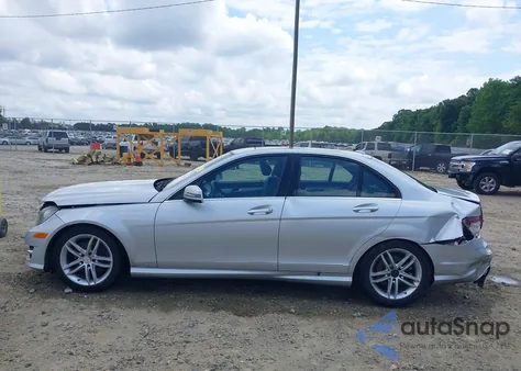 2013 Mercedes-Benz C 300 Luxury 4Matic/Sport 4Matic from USA, damaged, VIN WDDGF8AB6DR280557